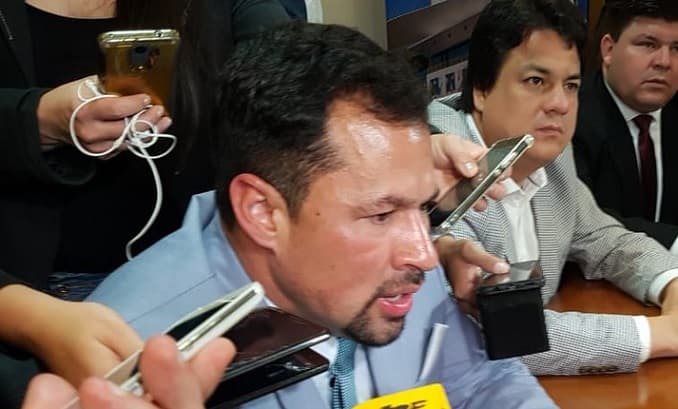 Ulises Quintana vuelve a Diputados y tirotea contra todos