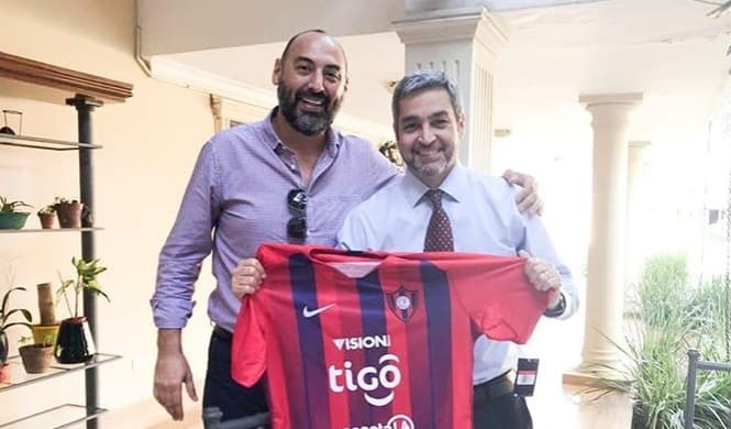 Abdo Benítez brinda su apoyo al Ciclón antes de crucial partido