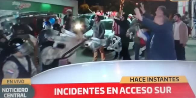 Reprimen a manifestantes en zona de Acceso Sur