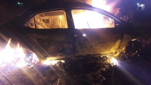 Joven choca contra un árbol y muere calcinada