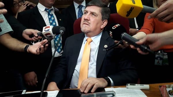 Llano se resiste a hablar de posible elección