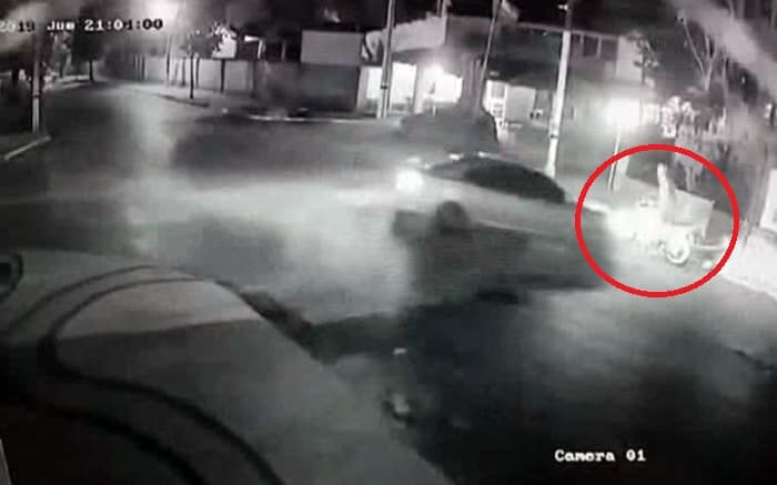 Conductor ebrio intentó atropellar a motociclista en dos ocasiones