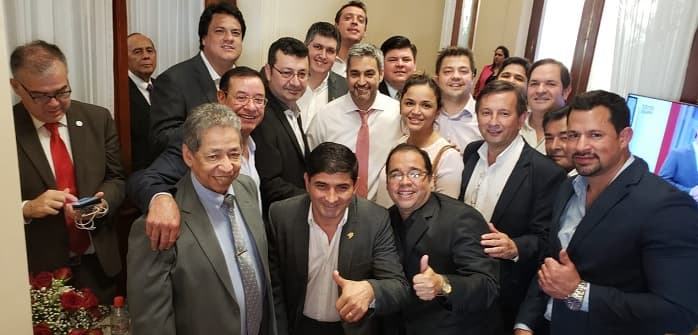 Se viraliza foto que “contradice” discurso de Abdo Benítez