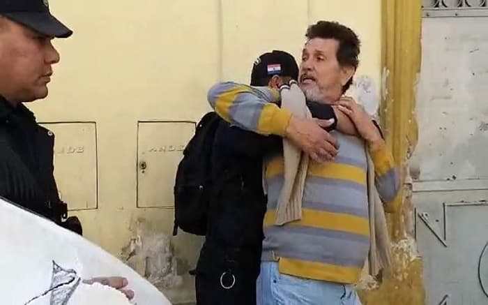 Escrache a Arzobispo: Policía actuó al “estilo stronista”