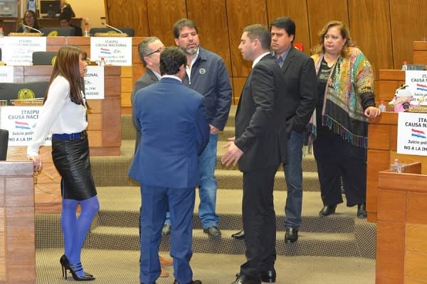 Colorados extorsionan para sesionar en Diputados, denuncian