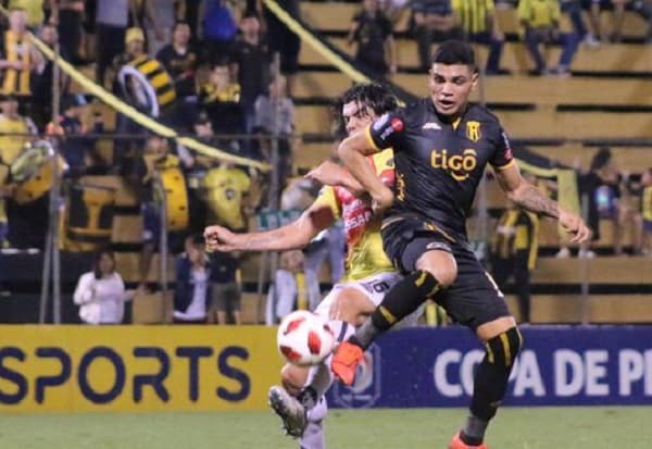 Guaraní se enfrenta a Deportivo Santaní