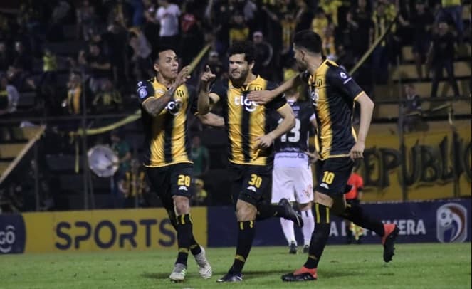 Guaraní gana y deja en la cola a Santaní