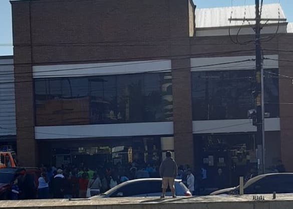 Conocido supermercado soporta principio de incendio