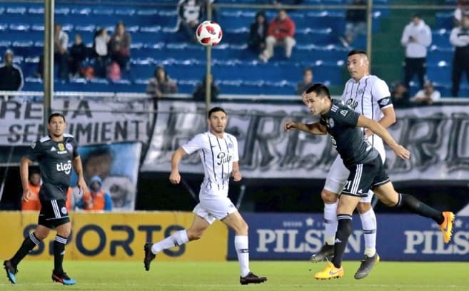 Libertad le saca el invicto y la punta a Olimpia