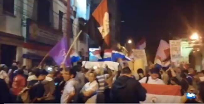 Ciudadanos protestan y piden juicio político