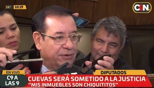 Cuevas dice que tiene propiedades “chiquititas”