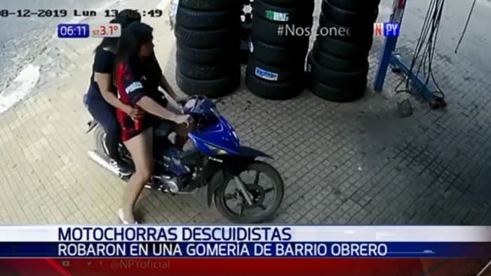 Motochorras roban gomería en Barrio Obrero