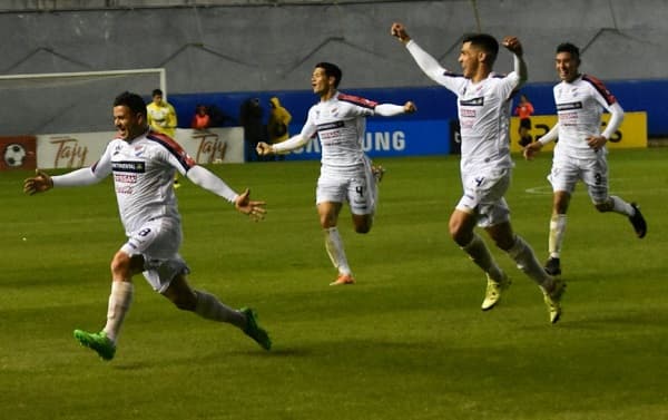 Dos partidos se juegan este viernes por el Clausura