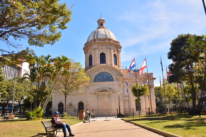 Calor intenso y lluvias aisladas marcan el feriado nacional