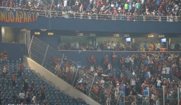 Hinchas de San Lorenzo generan destrozos en la Nueva Olla