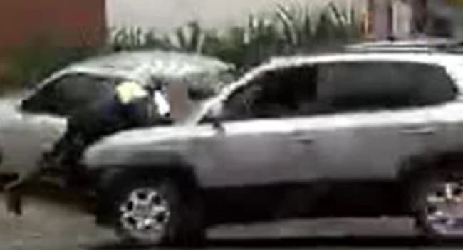 Conductor “pasea” sobre capó a agente de PMT