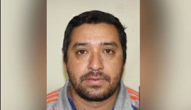 Hombres armados raptan a policía y a comerciante