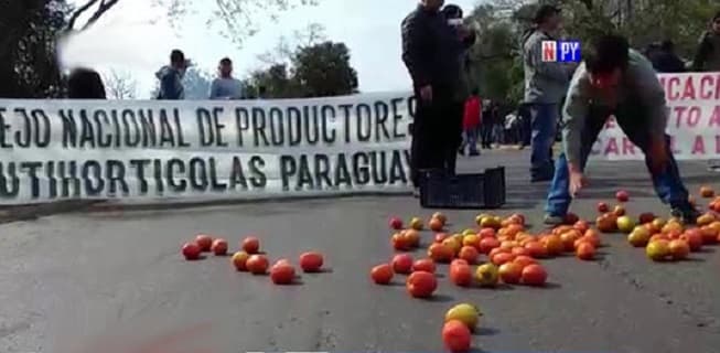 Productores de tomate cierran ruta por tiempo indefinido