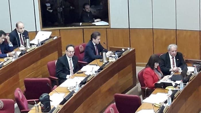 Castiglioni retoma su banca en el Senado