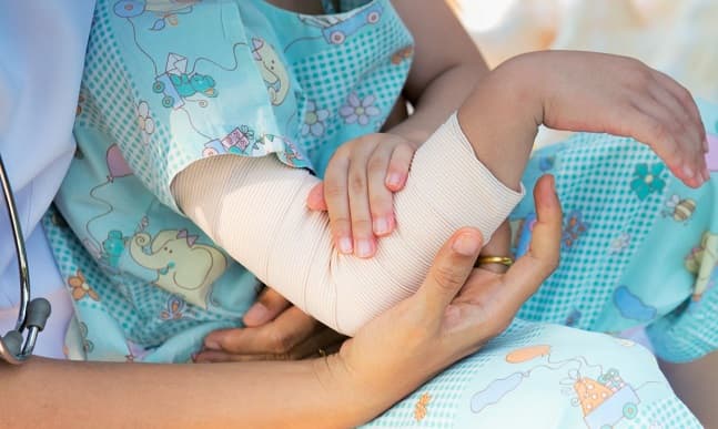 Madre lamenta inacción de la Fiscalía ante denuncia de negligencia