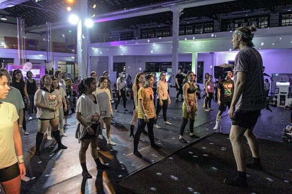 Premian a jóvenes paraguayos en evento internacional de baile