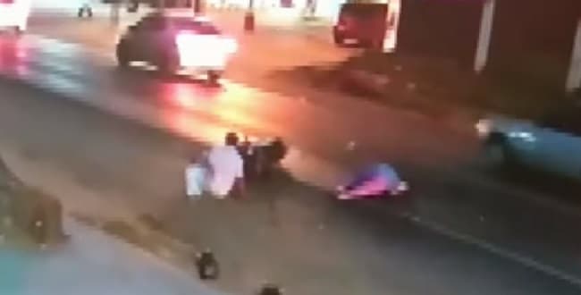 Buscan a conductor de furgoneta que atropelló a pareja