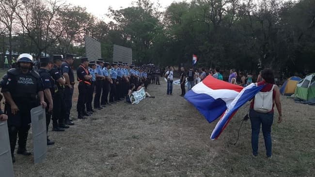 Inician obras en el botánico con policías y amparo judicial