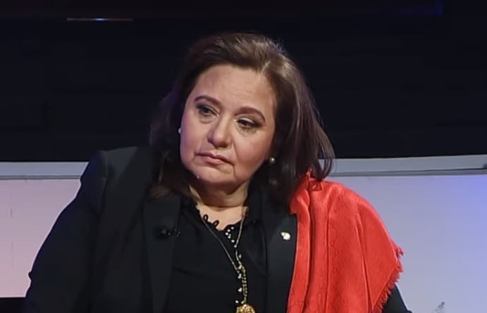 “¿De futsal o fútbol de campo?”: La insólita defensa de ministra