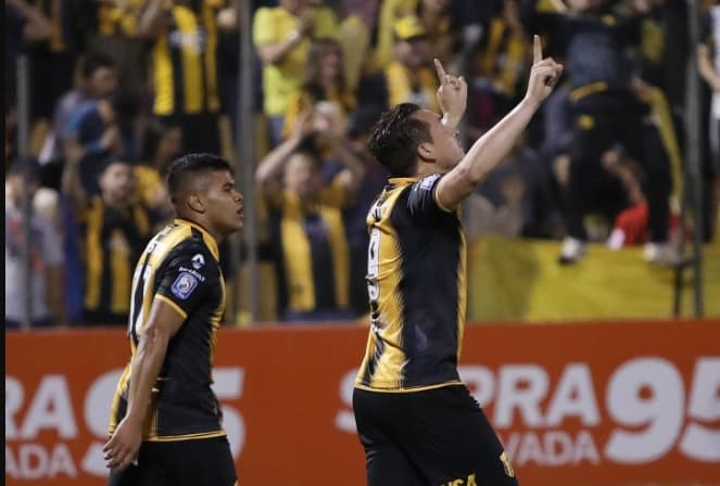 Dos partidos se juegan este sábado por el Clausura