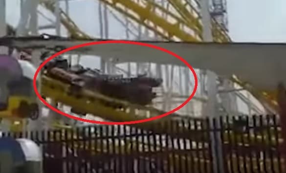 Montaña rusa colapsa y deja dos muertos