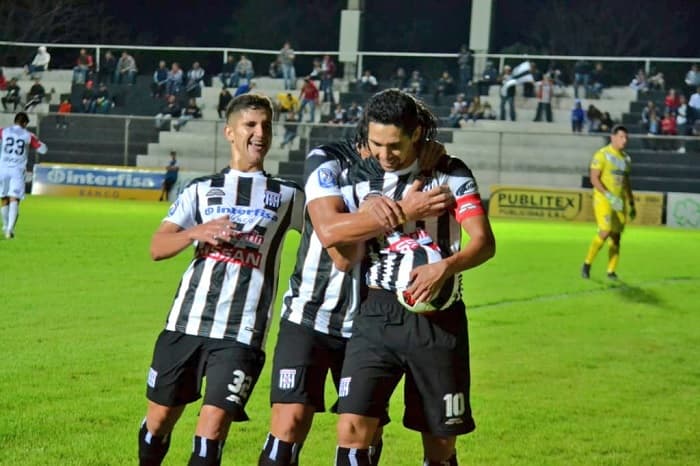 Santaní golea a Nacional y deja el fondo de la tabla