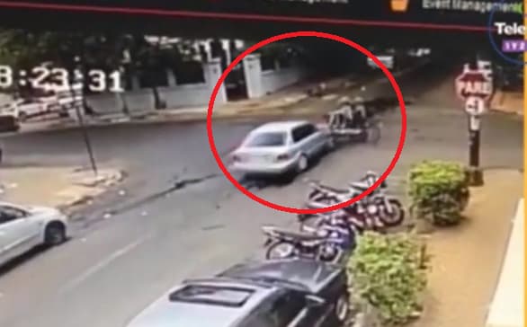 Conductor huye luego de chocar por no respetar señal de tránsito