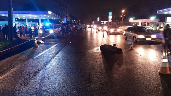 Peatón fallece tras ser arrollado por una moto sobre Acceso Sur