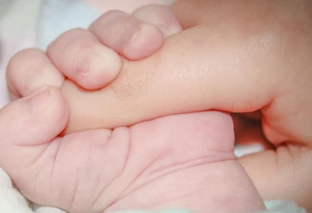 Madre de bebé en terapia apela a la solidaridad