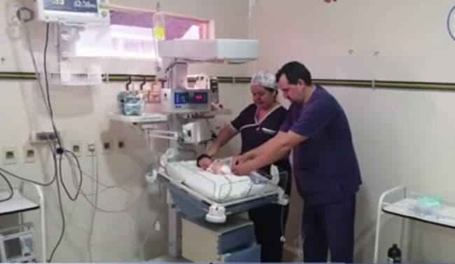 Rescatan a recién nacida abandonada en basurero