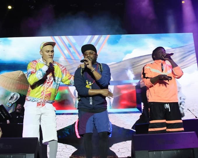 Black Eyes Peas encuentra la fibra para emocionar