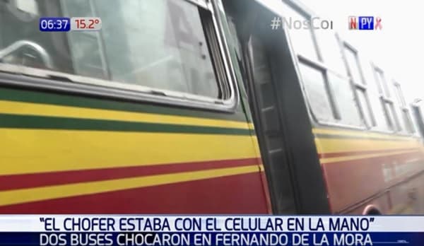 Chofer de bus choca mientras chateaba, según pasajeros