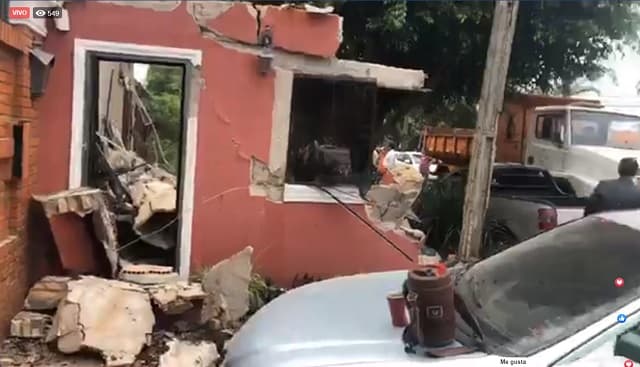 Municipalidad destruye caseta de seguridad de los Zacarías