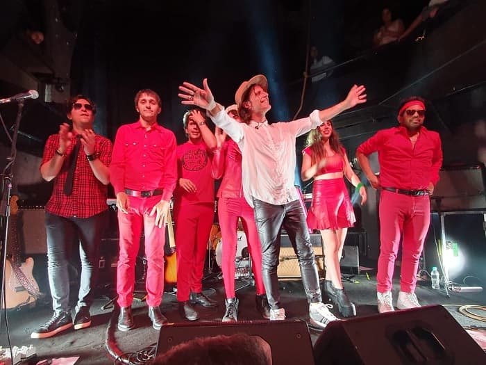 Coti hace vibrar al público paraguayo con sus clásicos