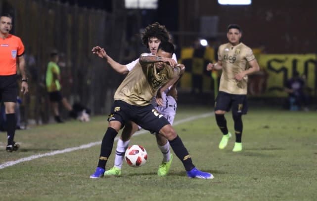 Guaraní y Libertad firman empate con mucha polémica