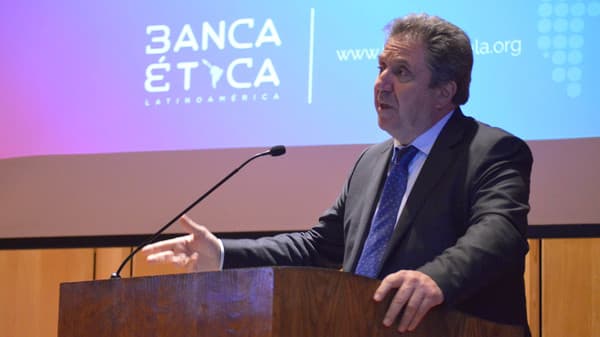 Banquero explica 10 claves para “ganar dinero con ética”