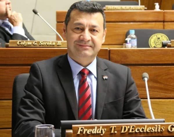 Seccionaleros impulsan reelección por “chupamedias”, afirma diputado