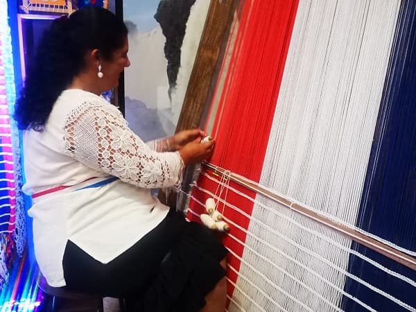 Artesana mantiene tradición a través de generaciones