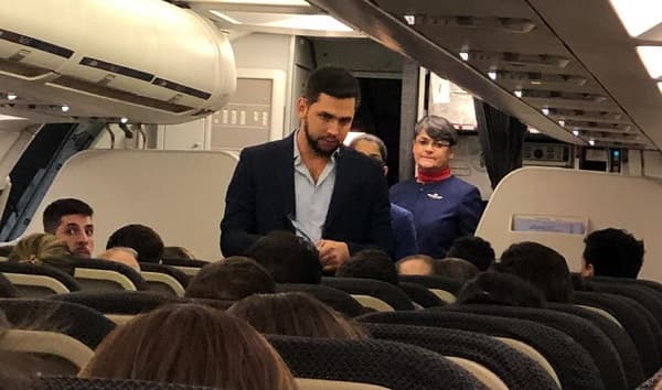 Escrachan a “Joselo” en un vuelo con destino a  Paraguay