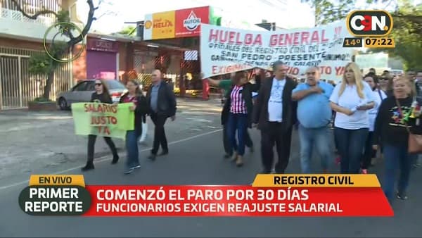 Funcionarios del Registro Civil inician huelga de 30 días