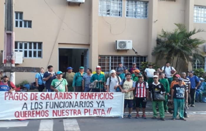 Funcionarios continúan con toma de la Municipalidad de Lambaré