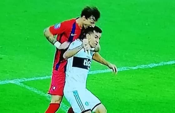 Amorebieta mordió en la cabeza a Camacho