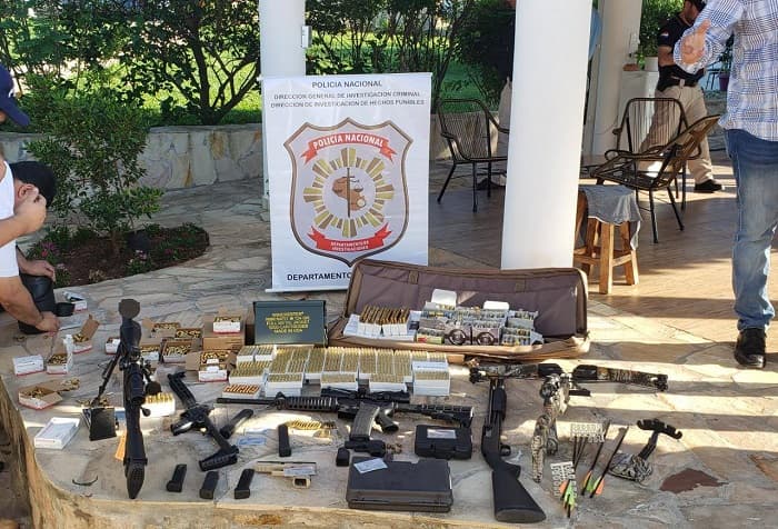 Incautan arsenal en grupo habitacional de Caacupé