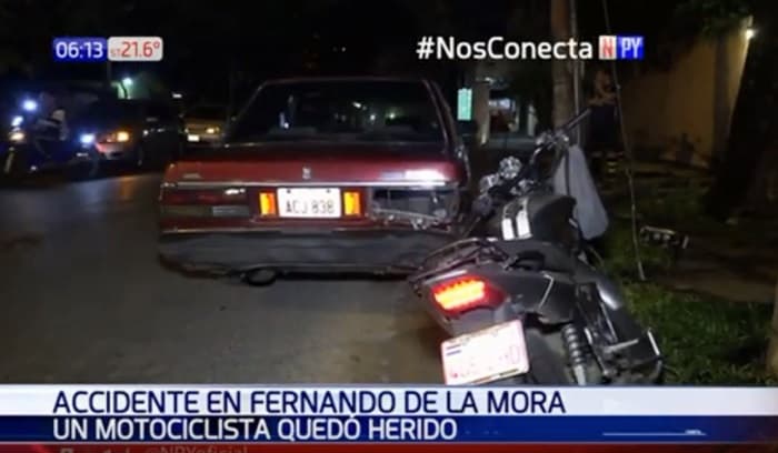 Conductor causa accidente por no encender su señalero