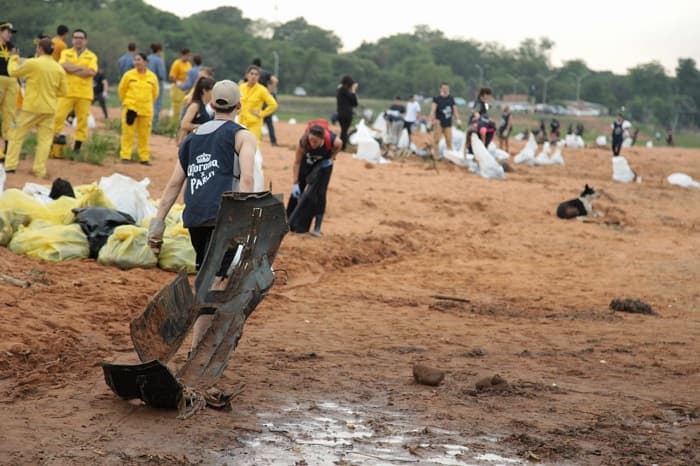 Marca de cerveza apoya limpieza del muelle de San Antonio